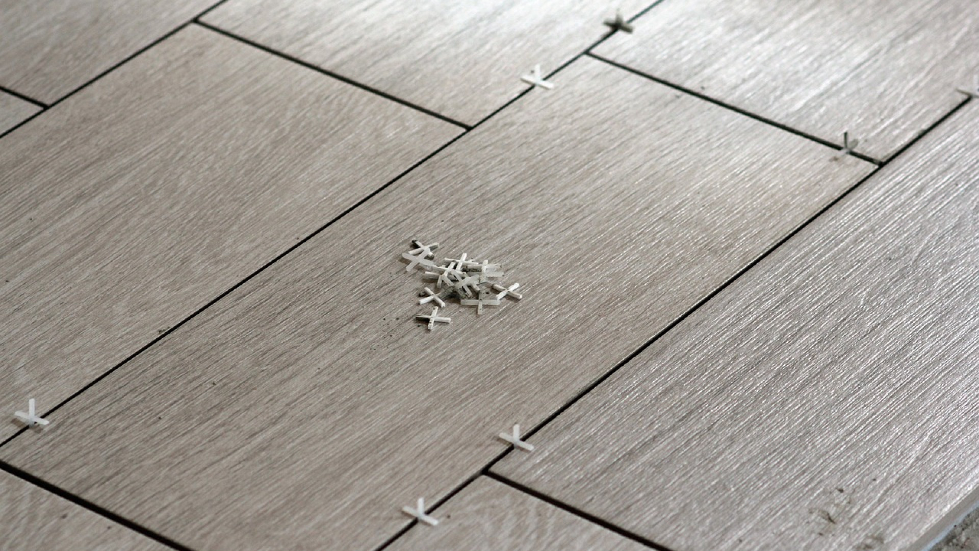 Comment choisir la taille de ses carreaux de carrelage à l’intérieur ?