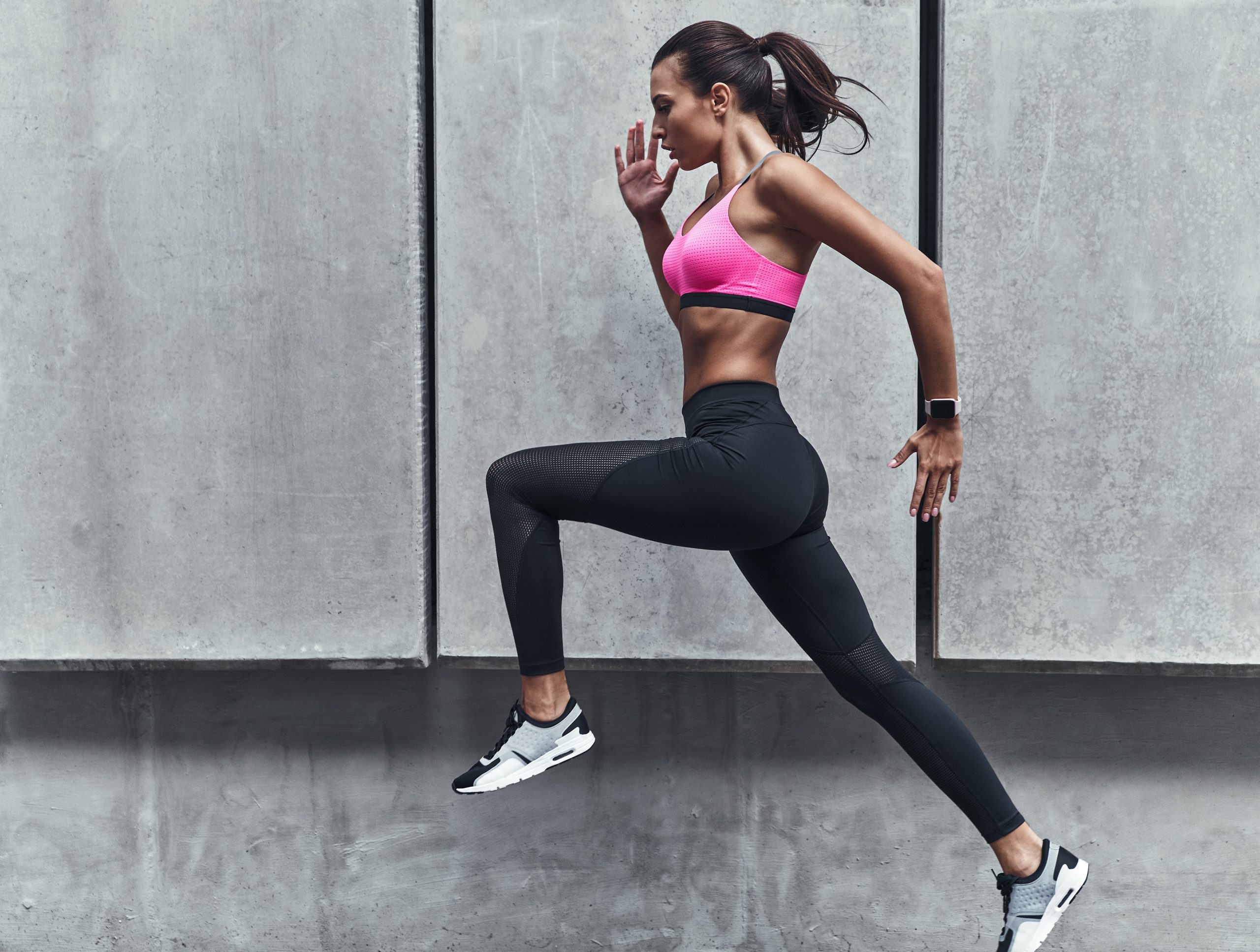 Comment bien choisir sa tenue de sport féminin