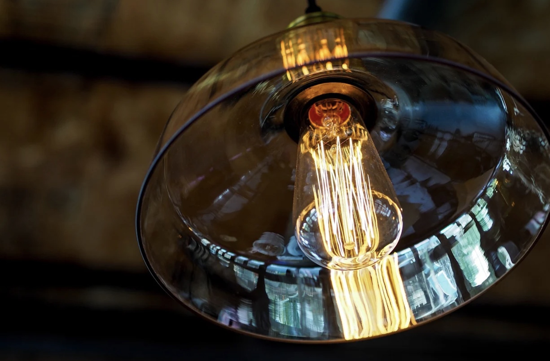 Kelly Vedovelli (TPMP) : une photo en décolleté plongeant réchauffe la toile !