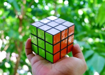 Apprenez à résoudre un Rubik's Cube étape par étape