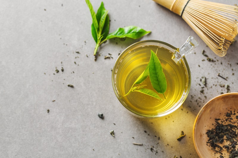 Comment perdre du poids efficacement avec le thé vert ? Bienfaits et conseils pratiques