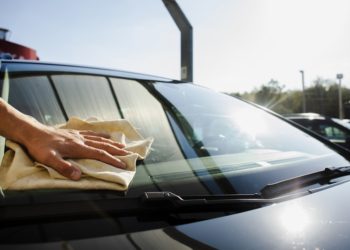 Pourquoi Carglass demande toujours d’ajouter .fr dans les pubs TV ?