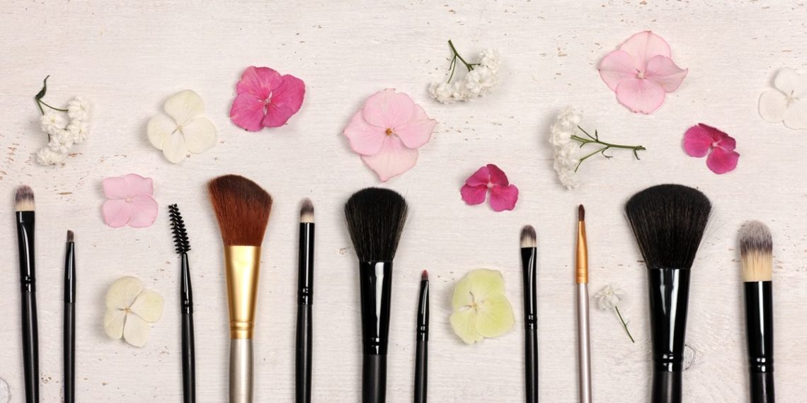 Maquillage : comment prendre soin de vos pinceaux pour un résultat impeccable